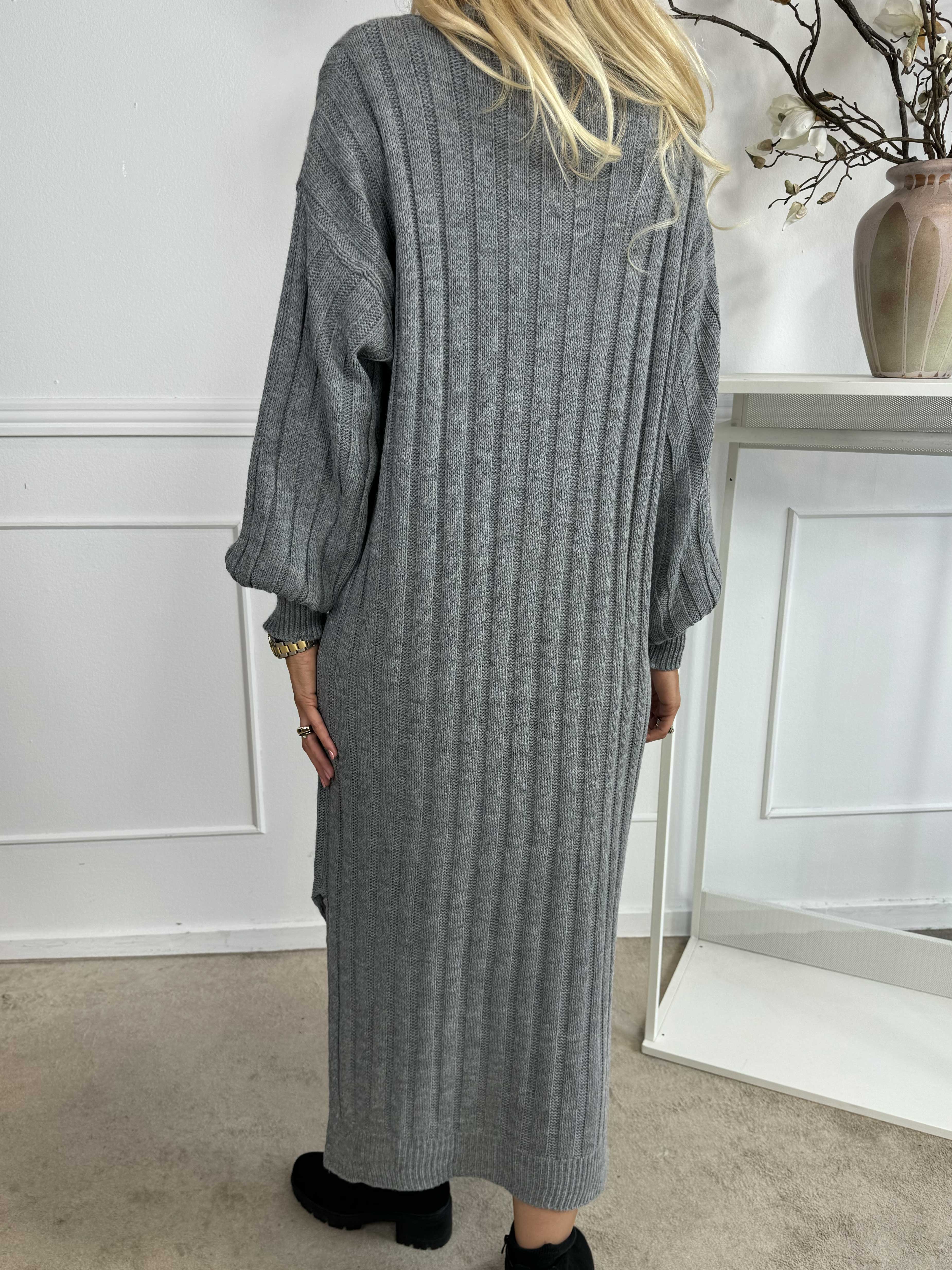 Hanine - Lång stickad klänning med v-ringning